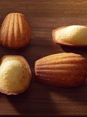 Traditional madeleines
