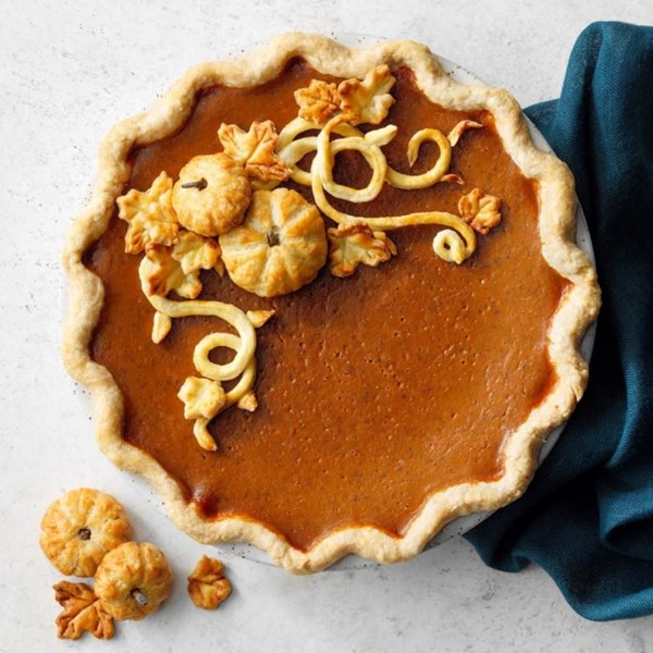 Traditional pumpkin pie 