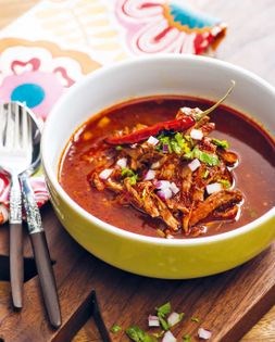 Traditional spicy stewed meat (Birria tradicional)