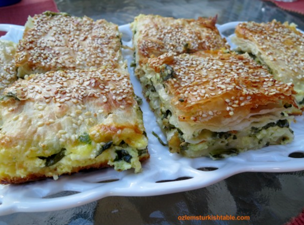 Tray bake spinach and cheese filo pastry (Ispanakli, peynirli börek)