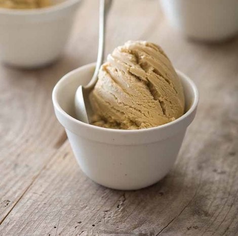 Treacle ice cream without a machine