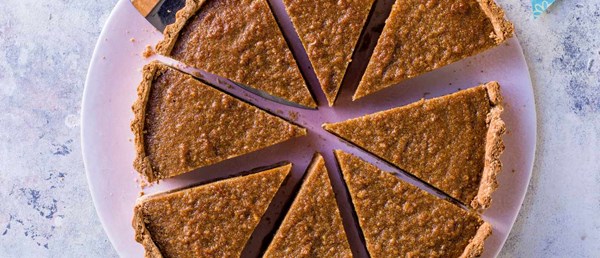 Treacle tart with a salted honey crust