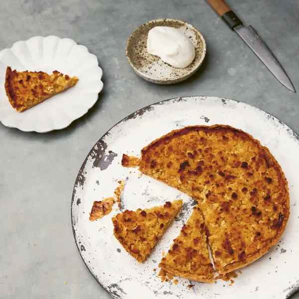 Treacle tart with whipped cream