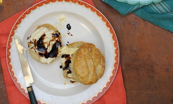 Treacle vanilla split scones