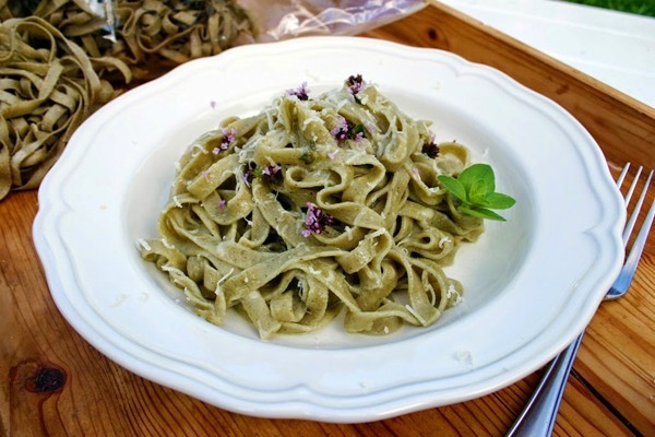 Trenette al basilico with garlic, olive oil and oregano dressing