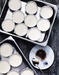 Tres leches and sherry gelatin dessert (Gelatine de tres leches con Jerez)