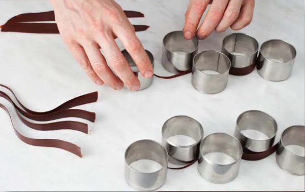 Triangle wiggle [chocolate - moulding techniques]