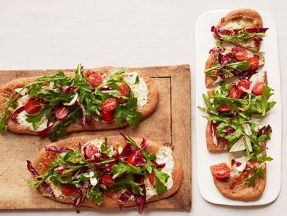 Tricolor salad pizzas
