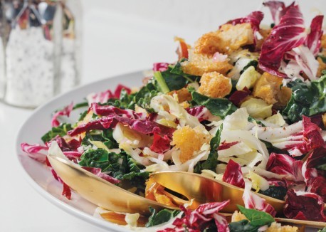 Tricolor salad with rustic croutons