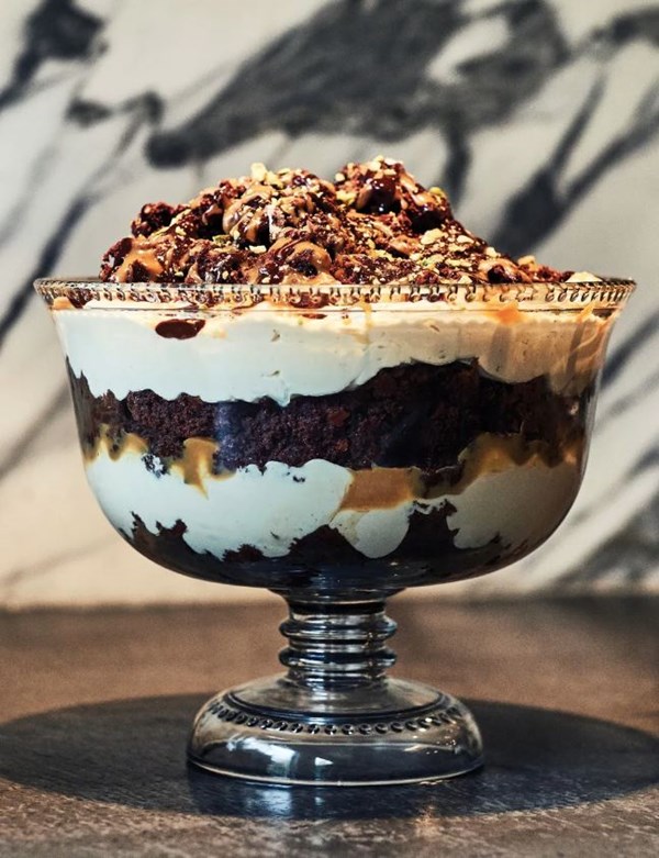 Trifle with salty caramel, cheesecake cream & chew brownies