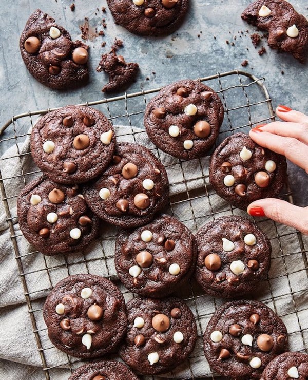 Triple chip chocolate cookies