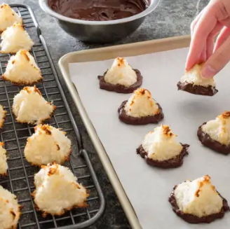 Triple-coconut macaroons