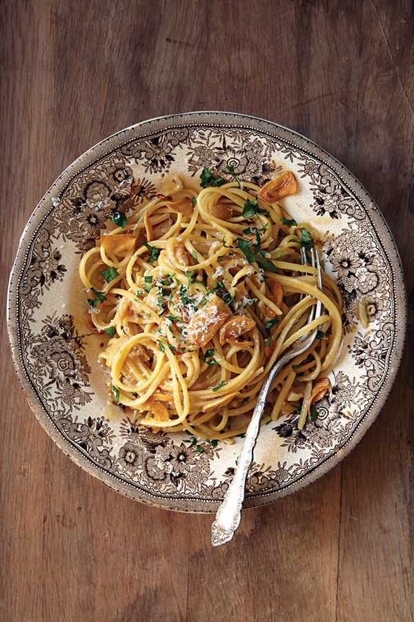 Triple-garlic linguine