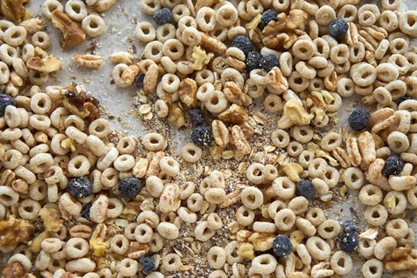 Triple-oat breakfast cereal