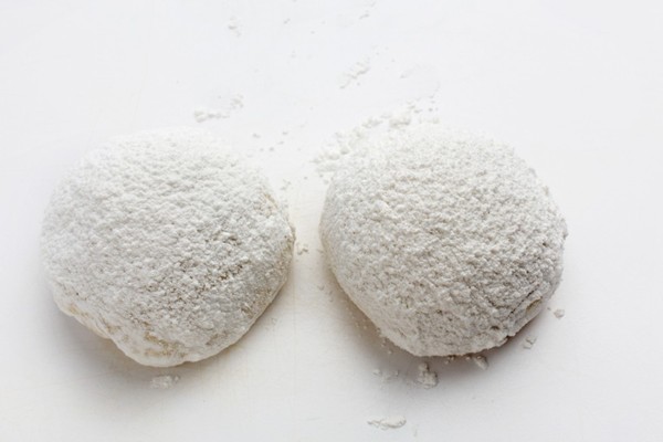 Triple orange Mexican wedding cookies (Polvorones de naranja)
