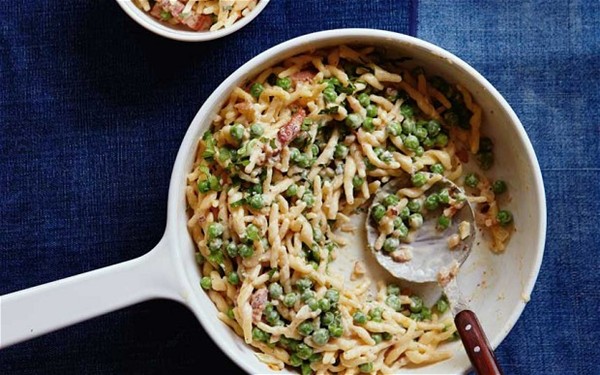 Trofie pasta with bacon, peas and cream