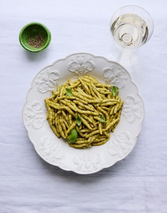 Trofie with pesto (Trofie al pesto)