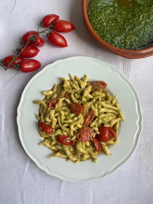 Trofie with pesto, tuna and tomatoes (Trofie alla Carlofortina)