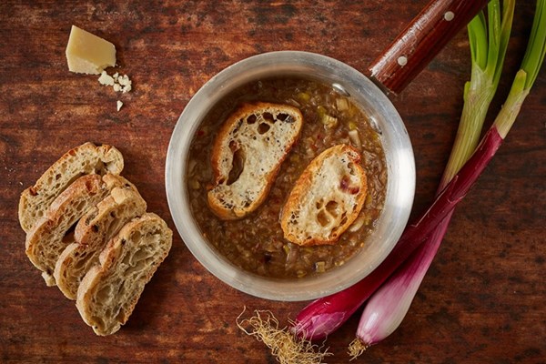 Tropea onion soup (Licurdia)