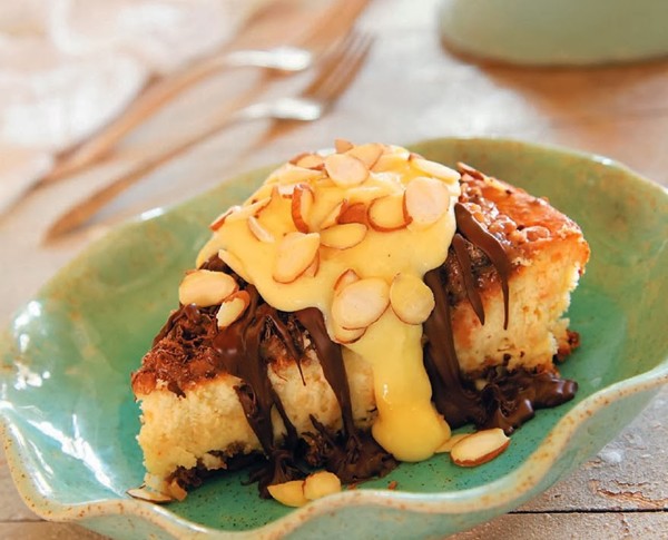 Tropical chocolate éclair cheesecake pie