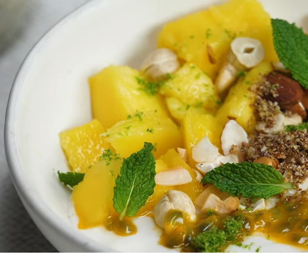 Tropical overnight oats