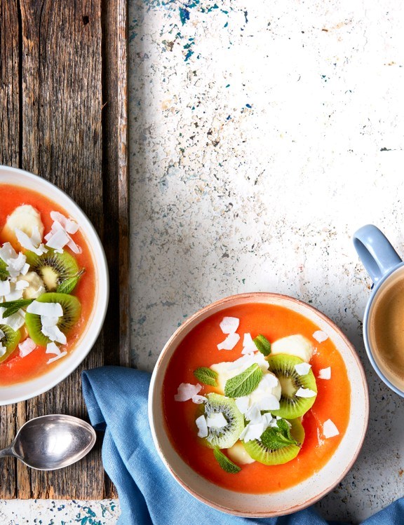 Tropical smoothie bowl