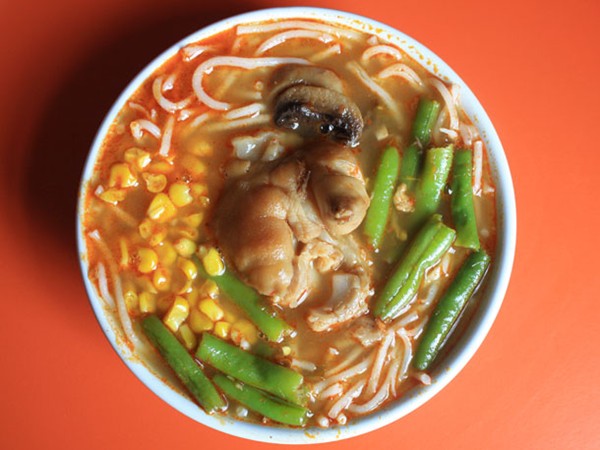 Trotter tom yum soup