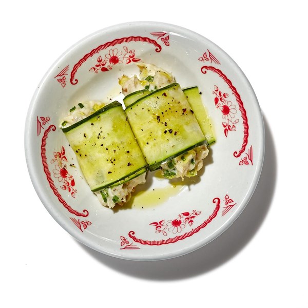 Trout salad in cucumber rolls (Rollos de pepino con trucha)