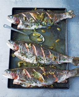Trout with white wine and rosemary (Trota alla vernaccia e rosmarino)