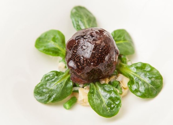 Truffle foie gras with green beans and artichoke