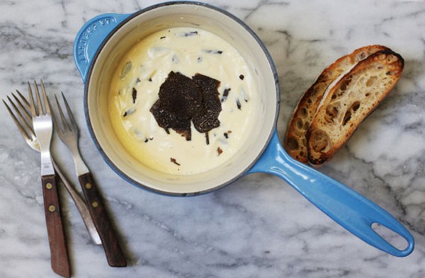 Truffle fondue (Fonduta con tartufi)