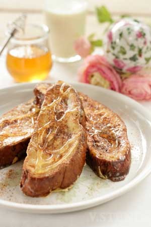 Tsoureki French toast (Tiganites me tsoureki)