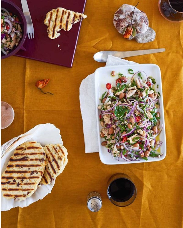 Tuna & bean salad with black olive & feta barbecue bread