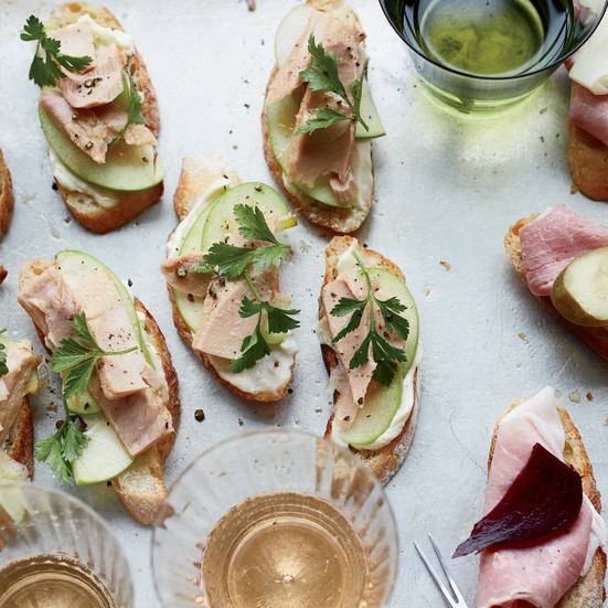 Tuna-and-apple crostini