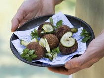 Tuna and avocado cutlets with cucumber pickle