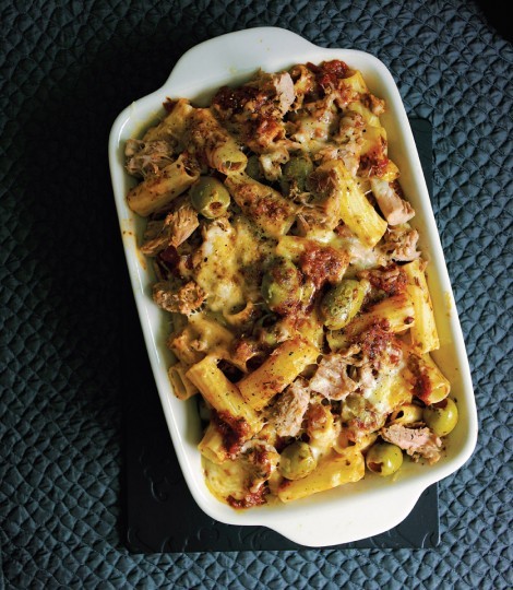 Tuna and olive pasta bake