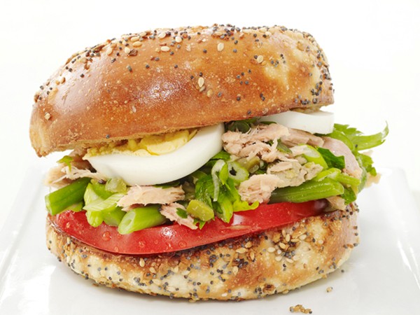 Tuna bagel Niçoise