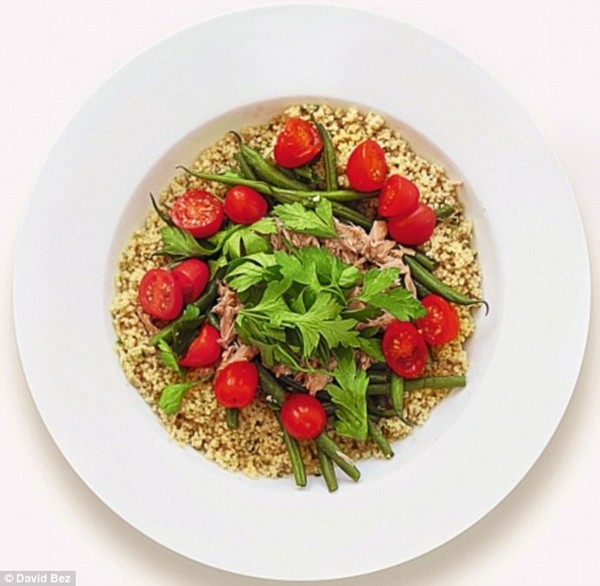 Tuna, couscous, green beans and cherry tomatoes
