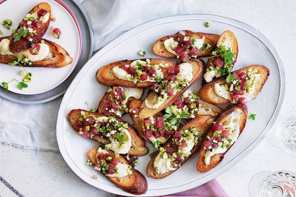 Tuna crostini with sweet onion, olive and apple