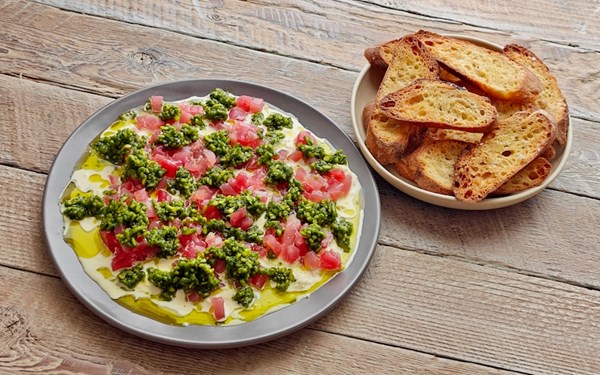 Tuna crudo with stracciatella & pistachio pesto