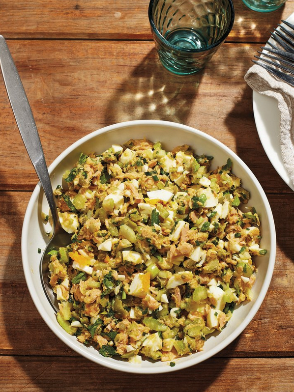 Tuna, egg & olive salad