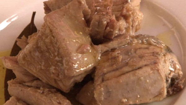 Tuna in oil (Tonno sott'olio)