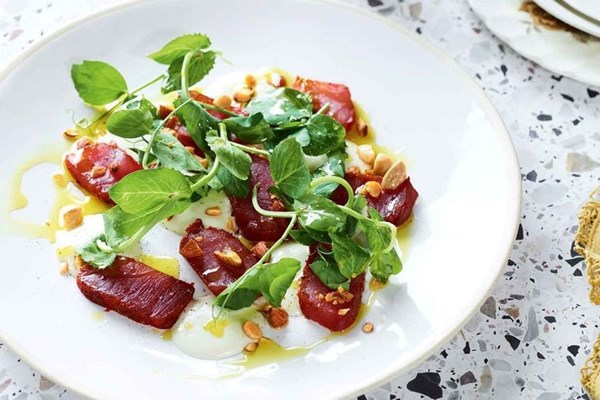 Tuna 'lomo' and almonds