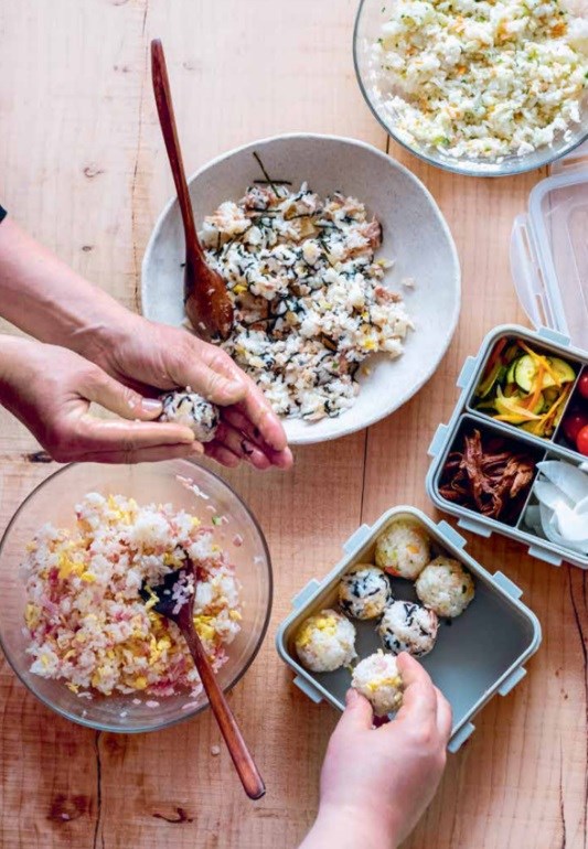 Tuna mayonnaise rice balls (Jumoek-bap 1)