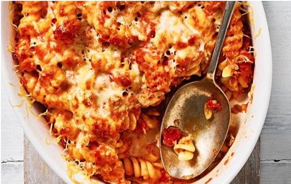 Tuna melt pasta bake