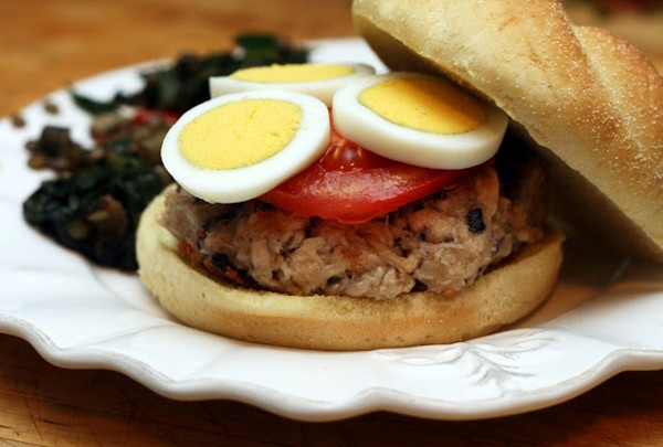 Tuna Niçoise burgers