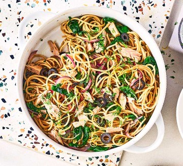 Tuna, olive & spinach spaghetti