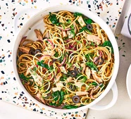 Tuna, olive & spinach spaghetti