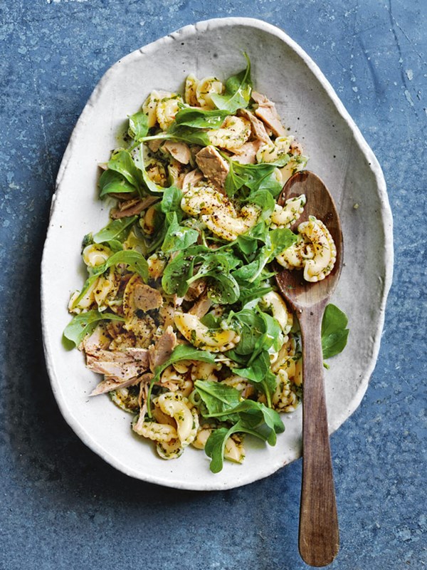 Tuna, olive and parsley pasta salad