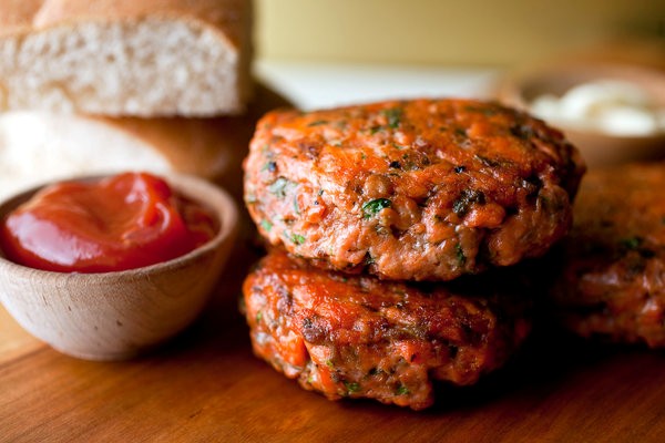 Tuna or salmon burgers
